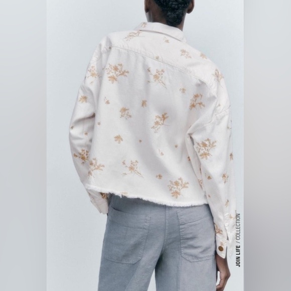 Zara White Jacket with Gold Accents - Picture 3 of 6